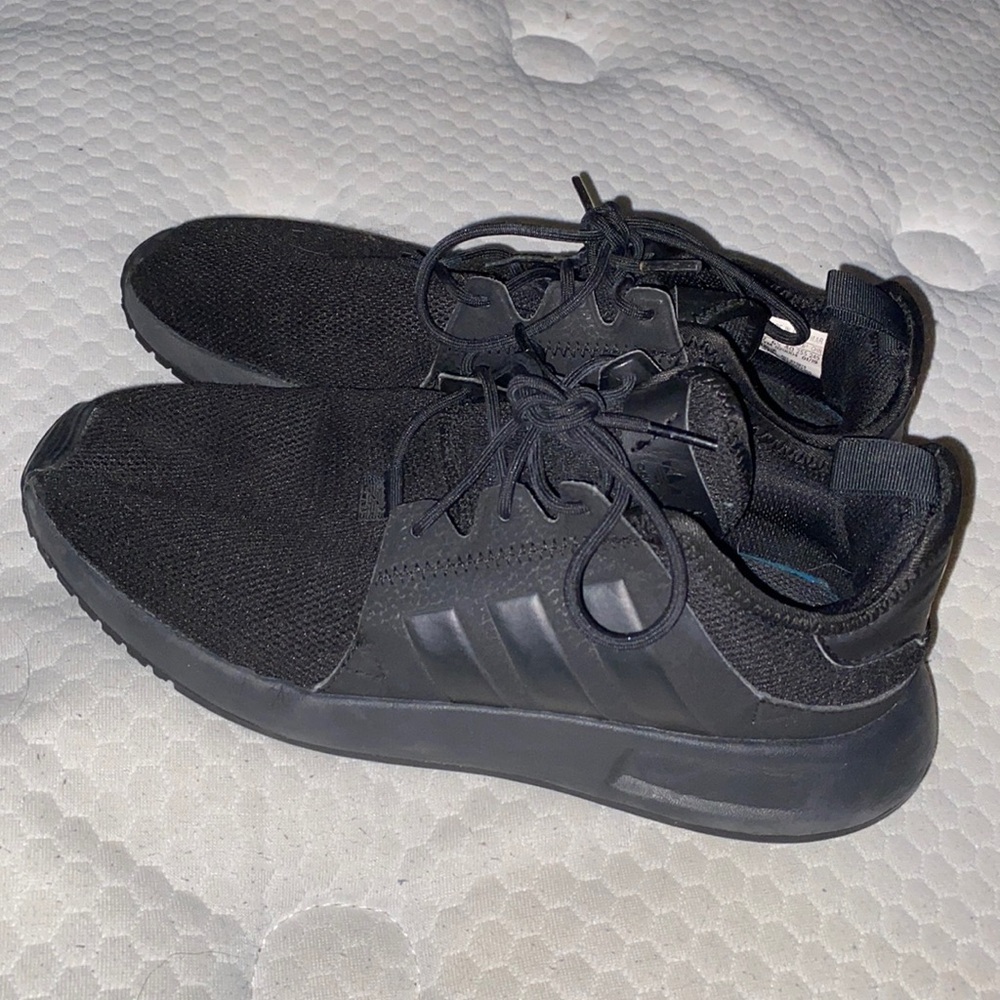 Black adidas shoes
7